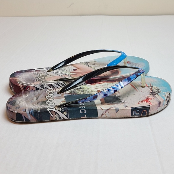 Hollywood Pinup Girl Retro Flip Flops - Picture 4 of 8